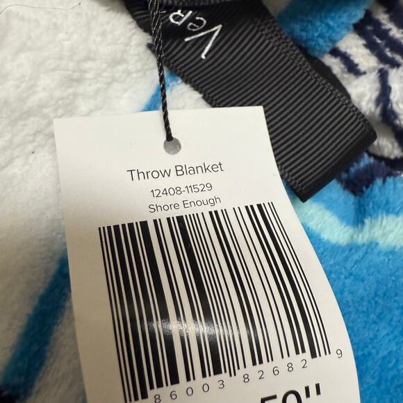 Vera Bradley Shore Enough Plush Throw Blanket NEW 80 x 50 Blue Beach Scene - Picture 5 of 5